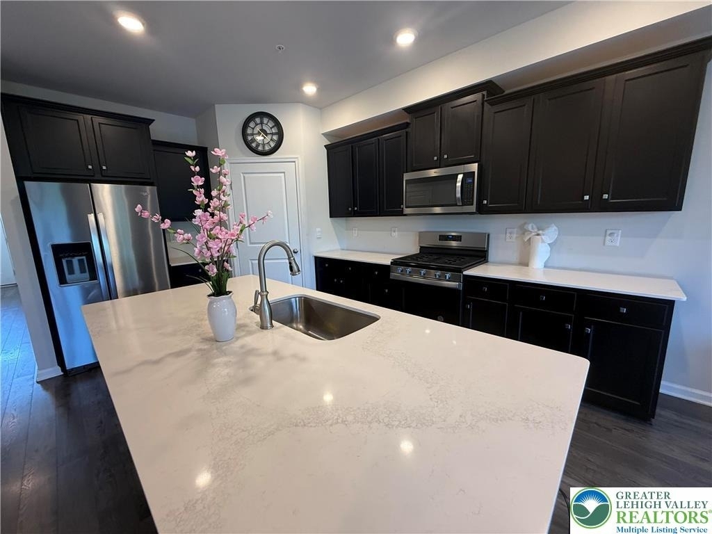 1047 Turnstone Drive - Photo 2