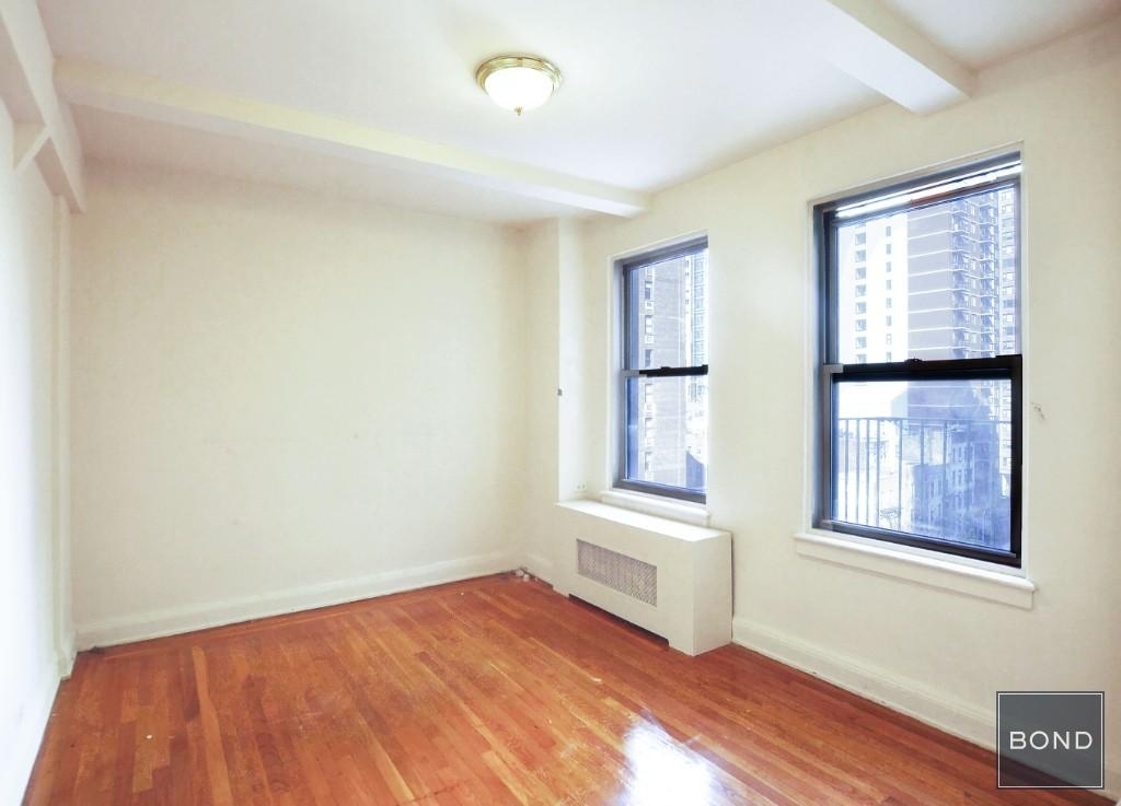 305 East 38th Street #3G - Photo 2