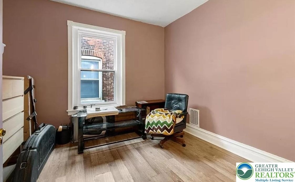 717 W Broad Street - Photo 5