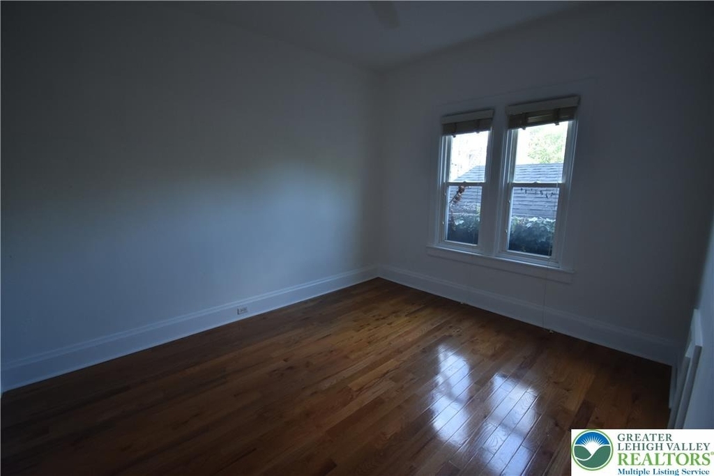 217 Spring Garden Street - Photo 5
