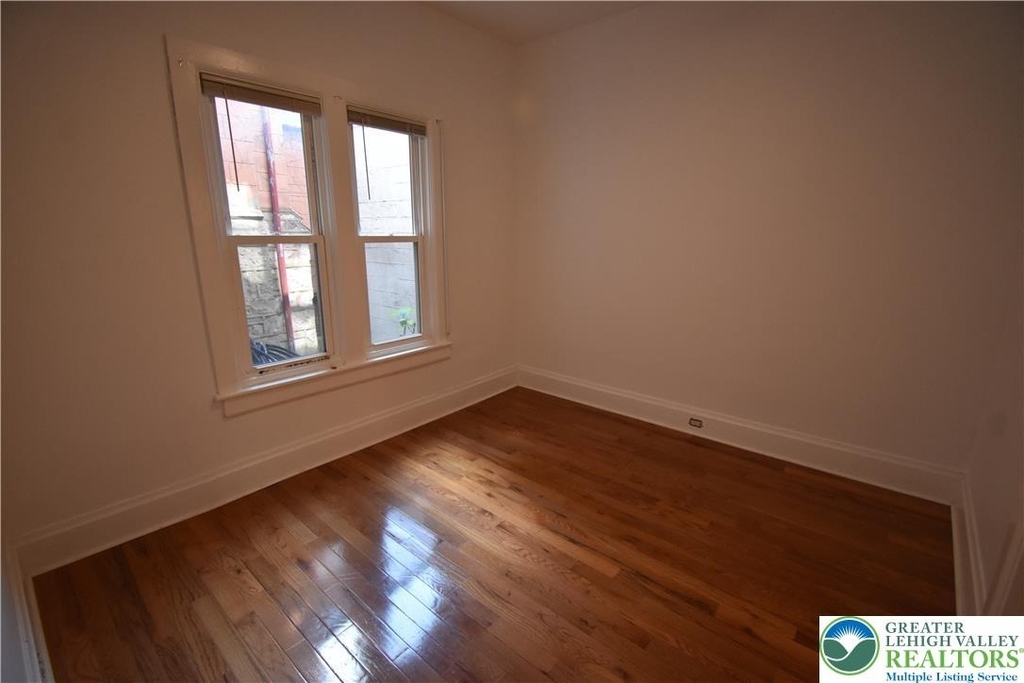 217 Spring Garden Street - Photo 8