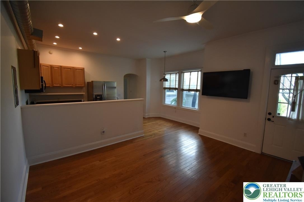217 Spring Garden Street - Photo 10