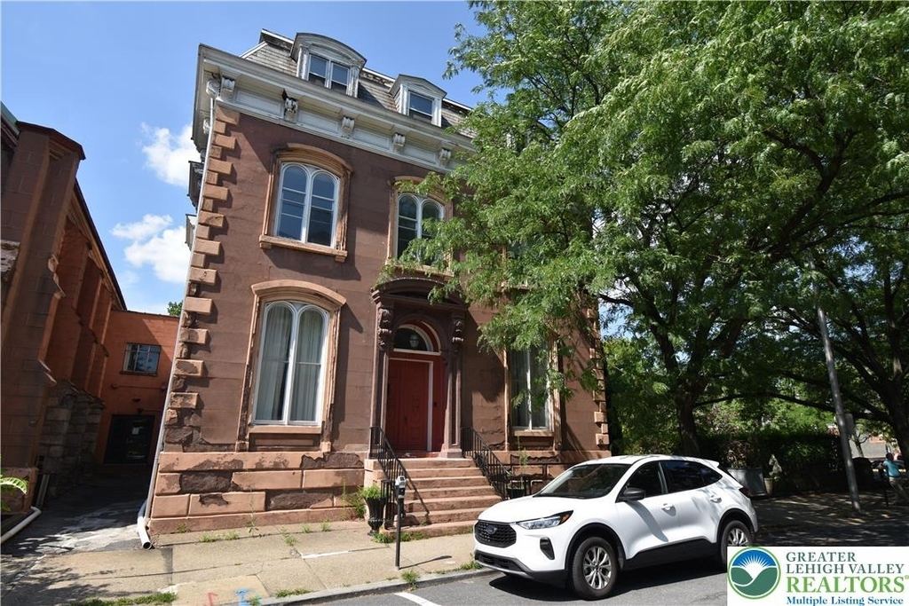 217 Spring Garden Street - Photo 0
