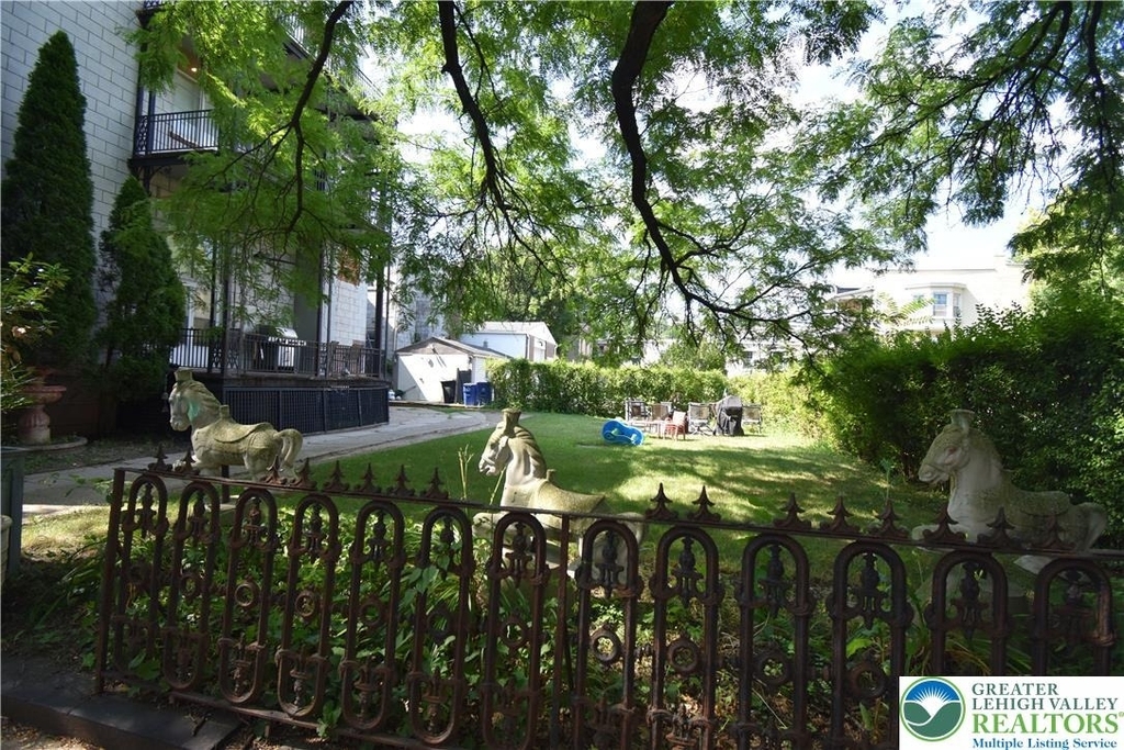 217 Spring Garden Street - Photo 13