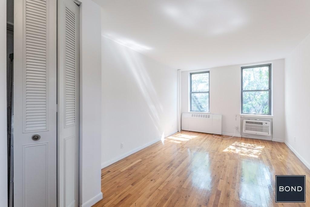 246 West 22nd Street - Photo 1