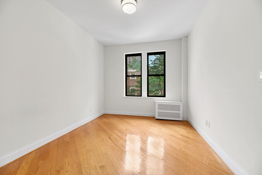 226 East 70th Street - Photo 5