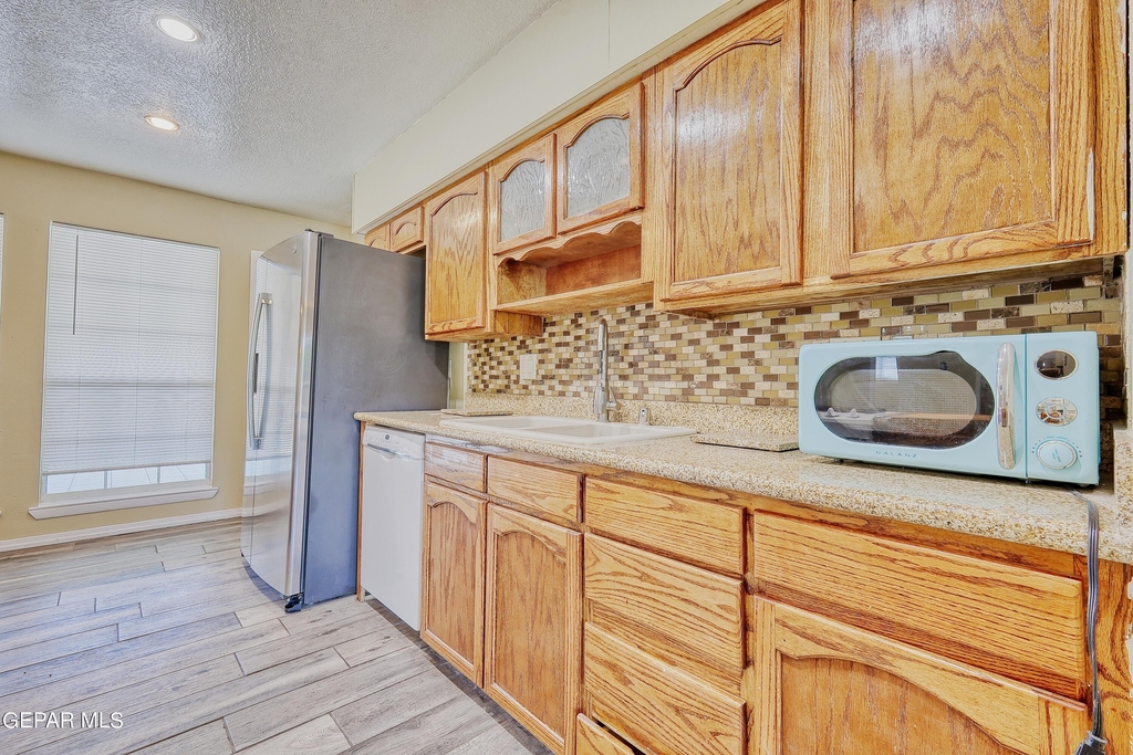 9981 Gschwind Avenue - Photo 10