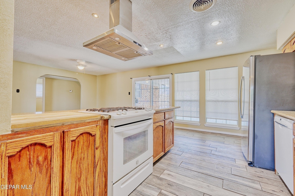 9981 Gschwind Avenue - Photo 9