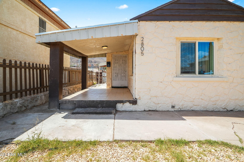 2805 Grant Avenue - Photo 2