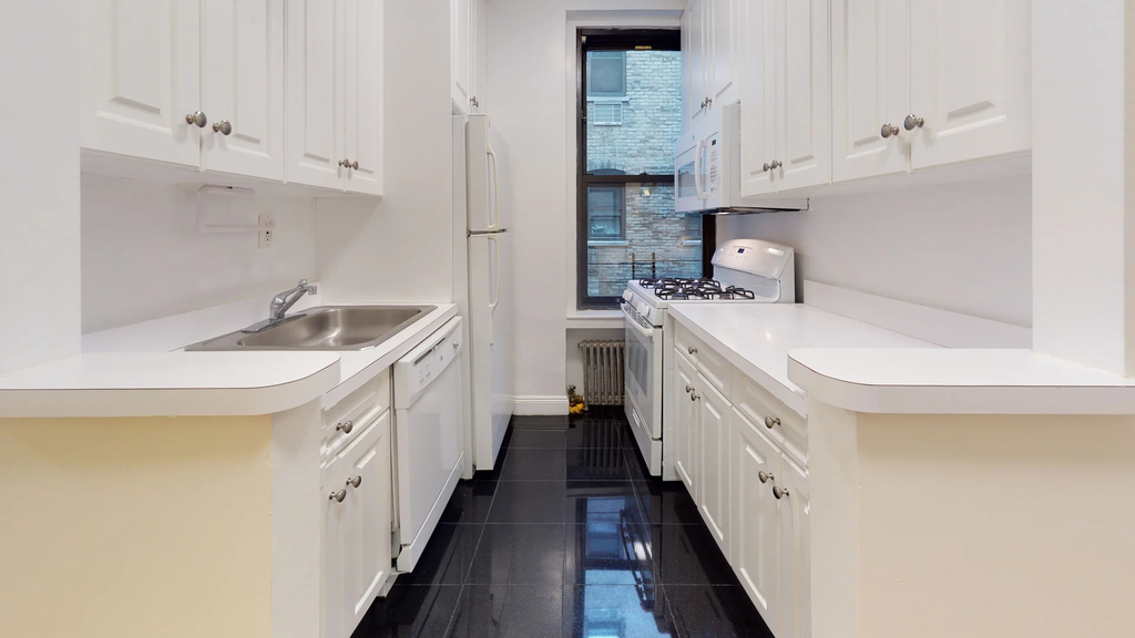 440 East 78th Street #2D - Photo 5