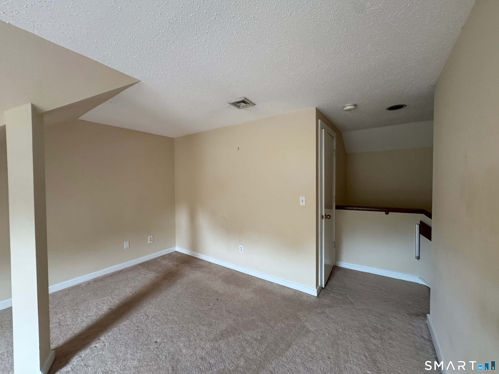566 Newfield Avenue - Photo 15