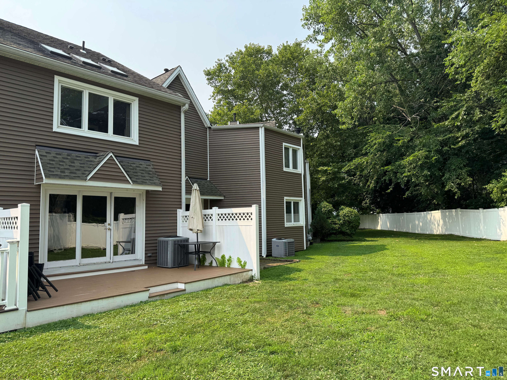 566 Newfield Avenue - Photo 20