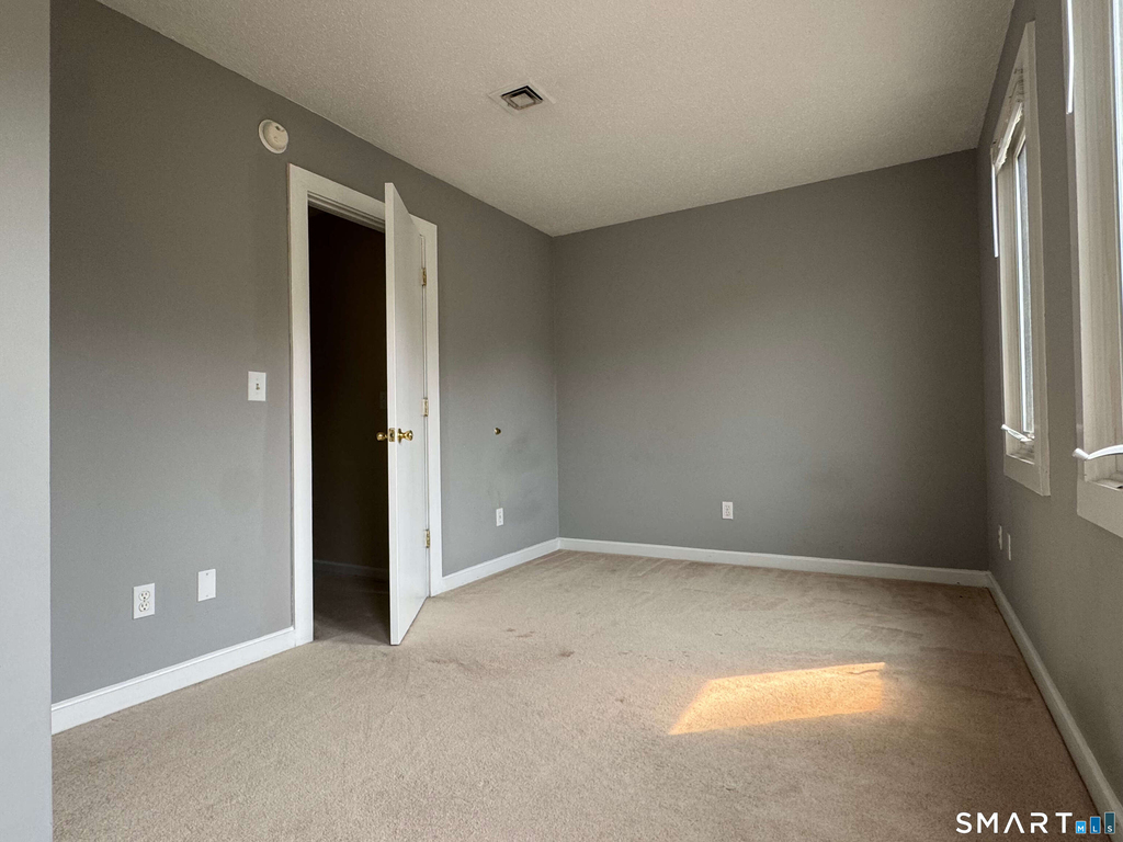 566 Newfield Avenue - Photo 10