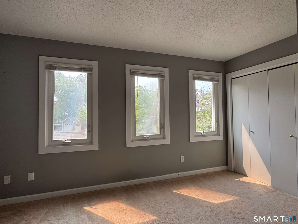 566 Newfield Avenue - Photo 9