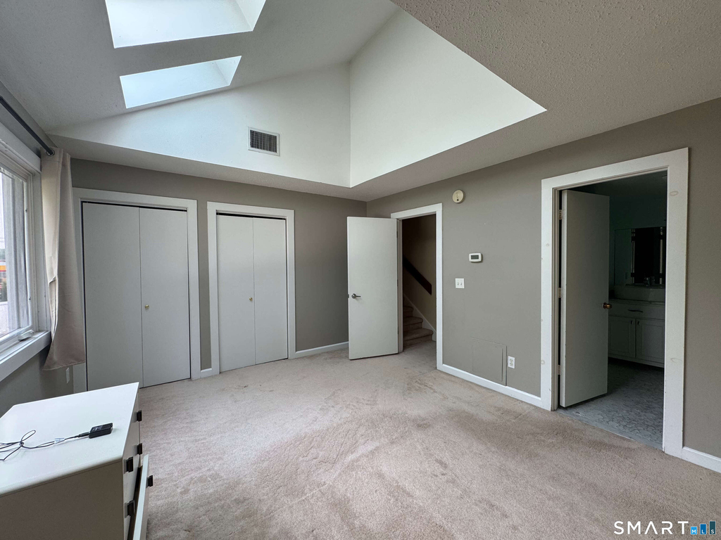 566 Newfield Avenue - Photo 6