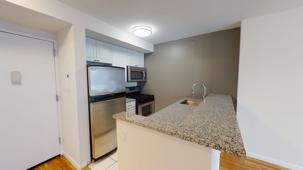 120 W. 21st - Photo 3