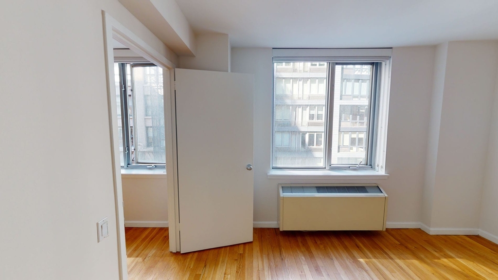 120 W. 21st - Photo 4