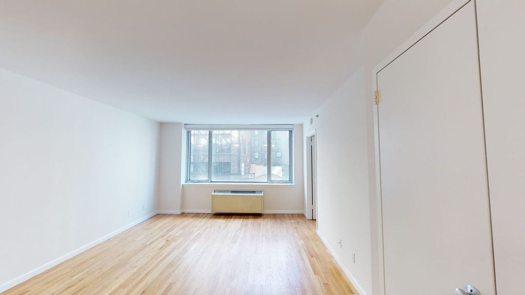 120 W. 21st - Photo 1