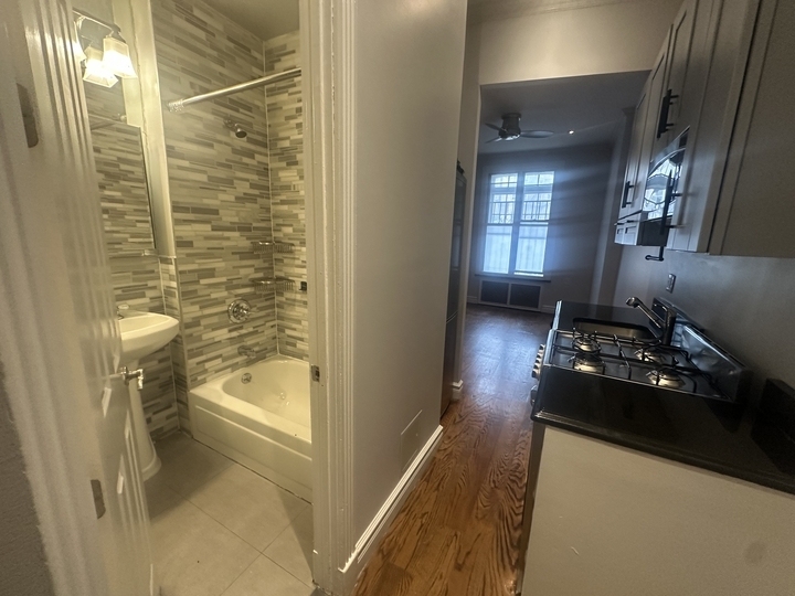 53 Leroy Street - Photo 2