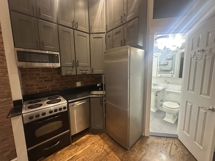 234 West 14th Street - Photo 3