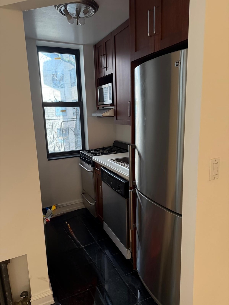 East 46th Street - Photo 0
