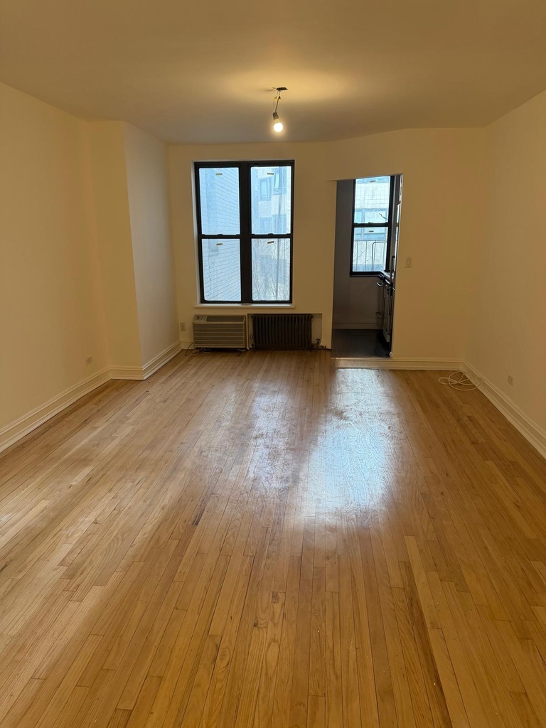 East 46th Street - Photo 3