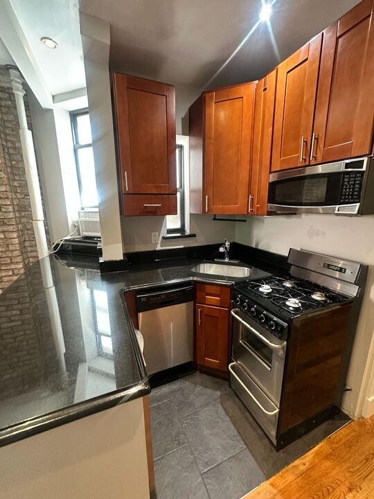 246 Mott Street - Photo 4