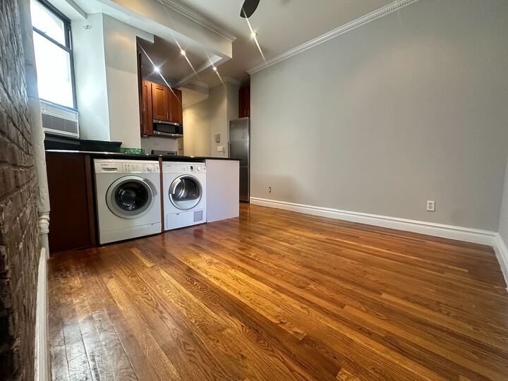 246 Mott Street - Photo 2