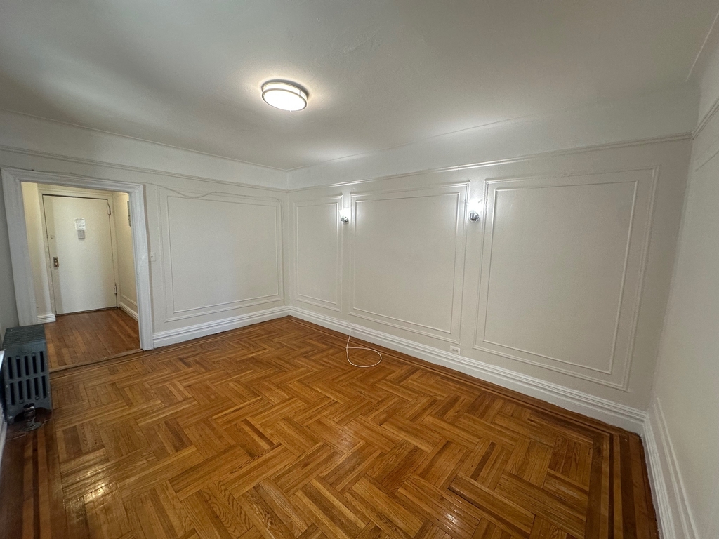 1845 Hobart Avenue - Photo 3