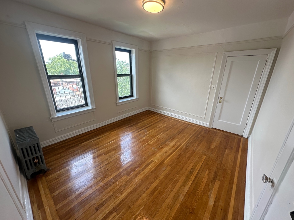 1845 Hobart Avenue - Photo 11