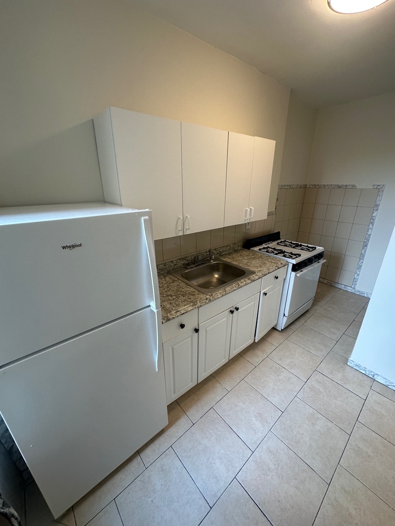 1845 Hobart Avenue - Photo 8