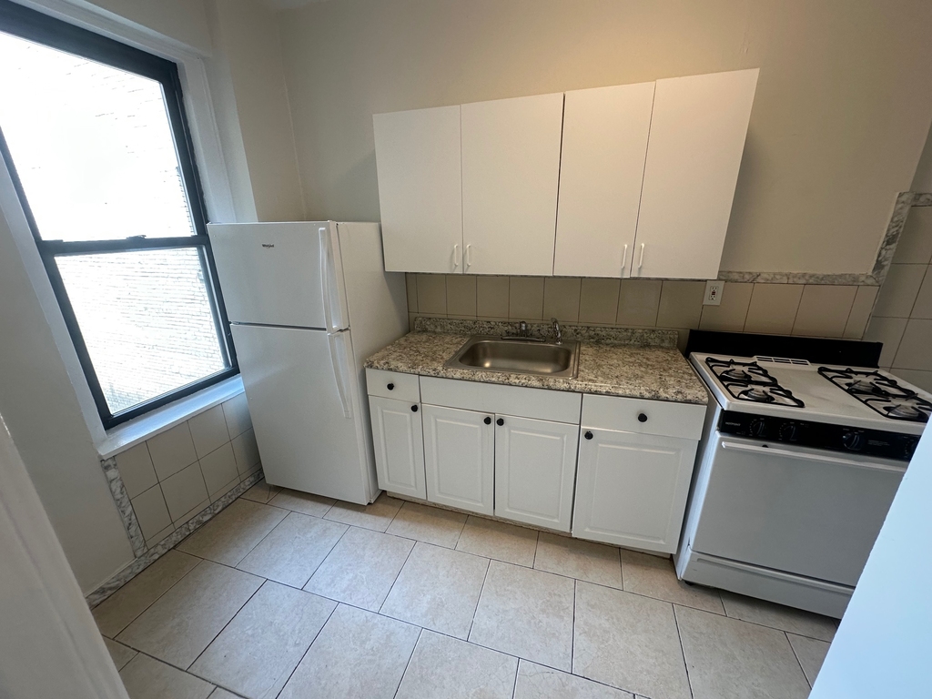1845 Hobart Avenue - Photo 7