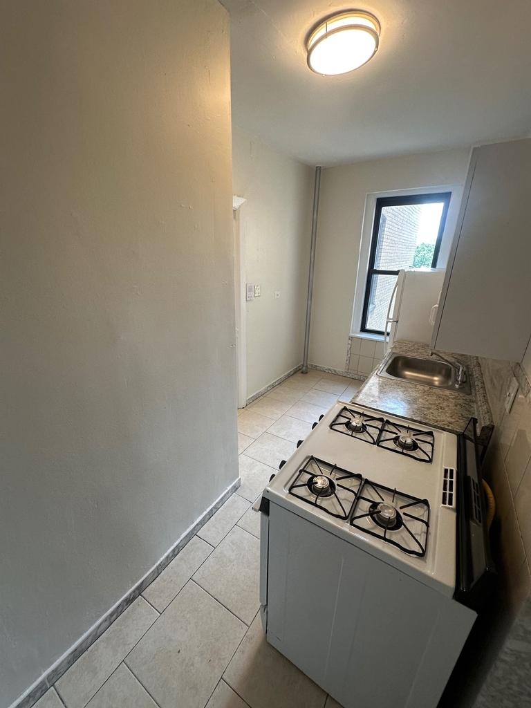 1845 Hobart Avenue - Photo 6