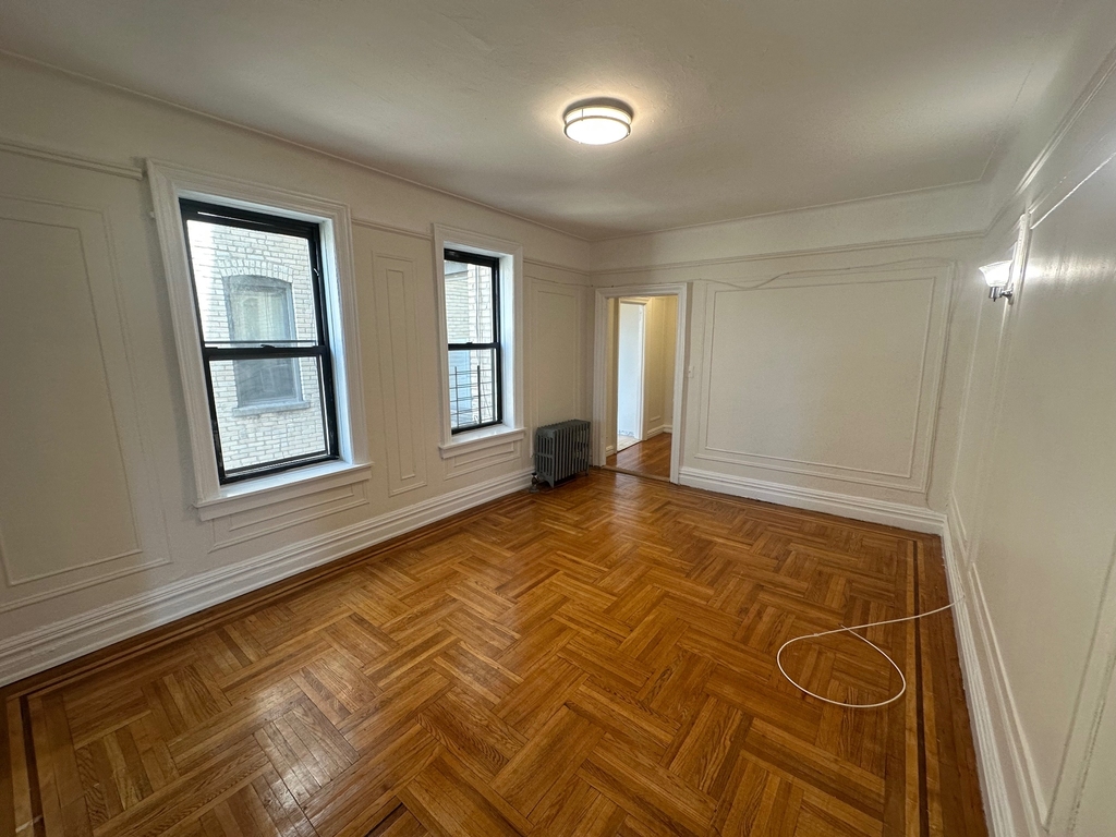 1845 Hobart Avenue - Photo 2