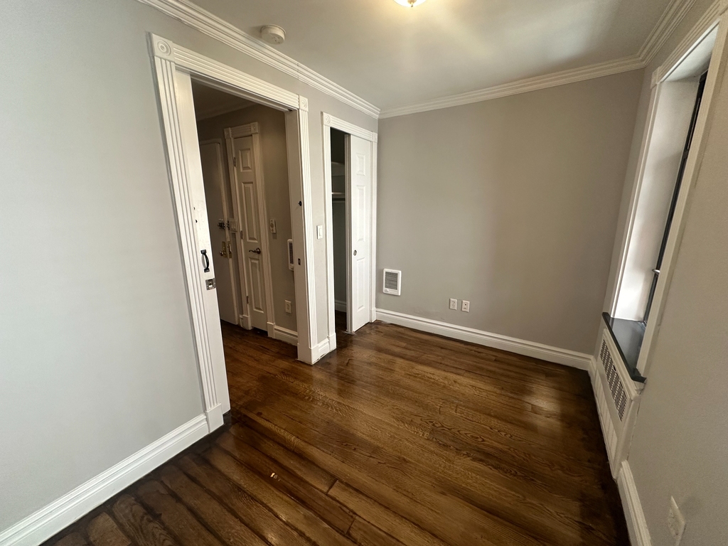 250 Mott Street - Photo 4