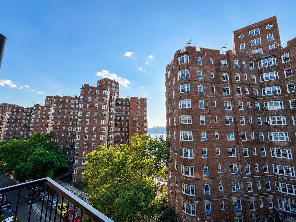 205 Cabrini Boulevard - Photo 8