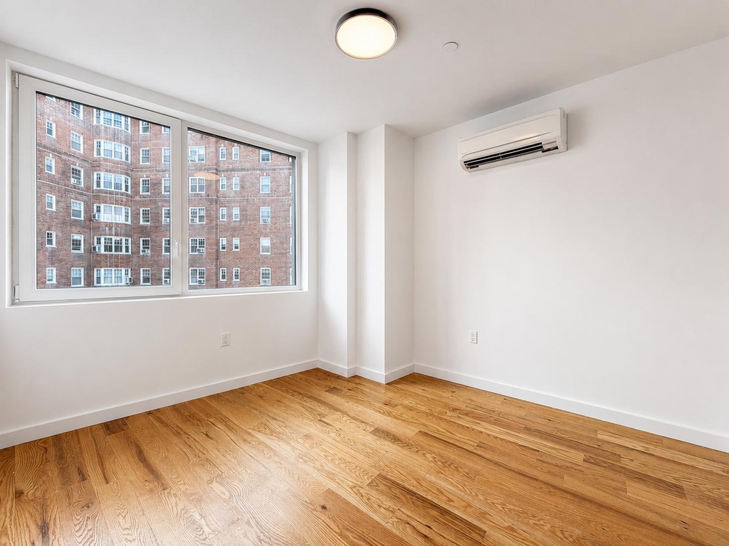 205 Cabrini Boulevard - Photo 4