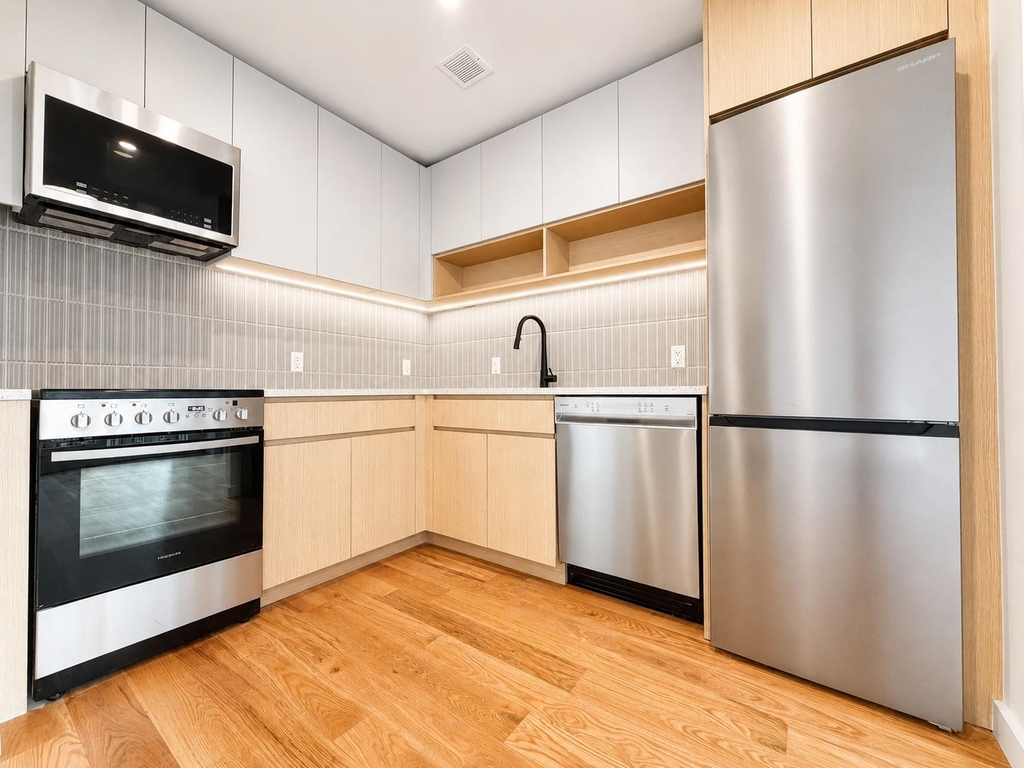 205 Cabrini Boulevard - Photo 7