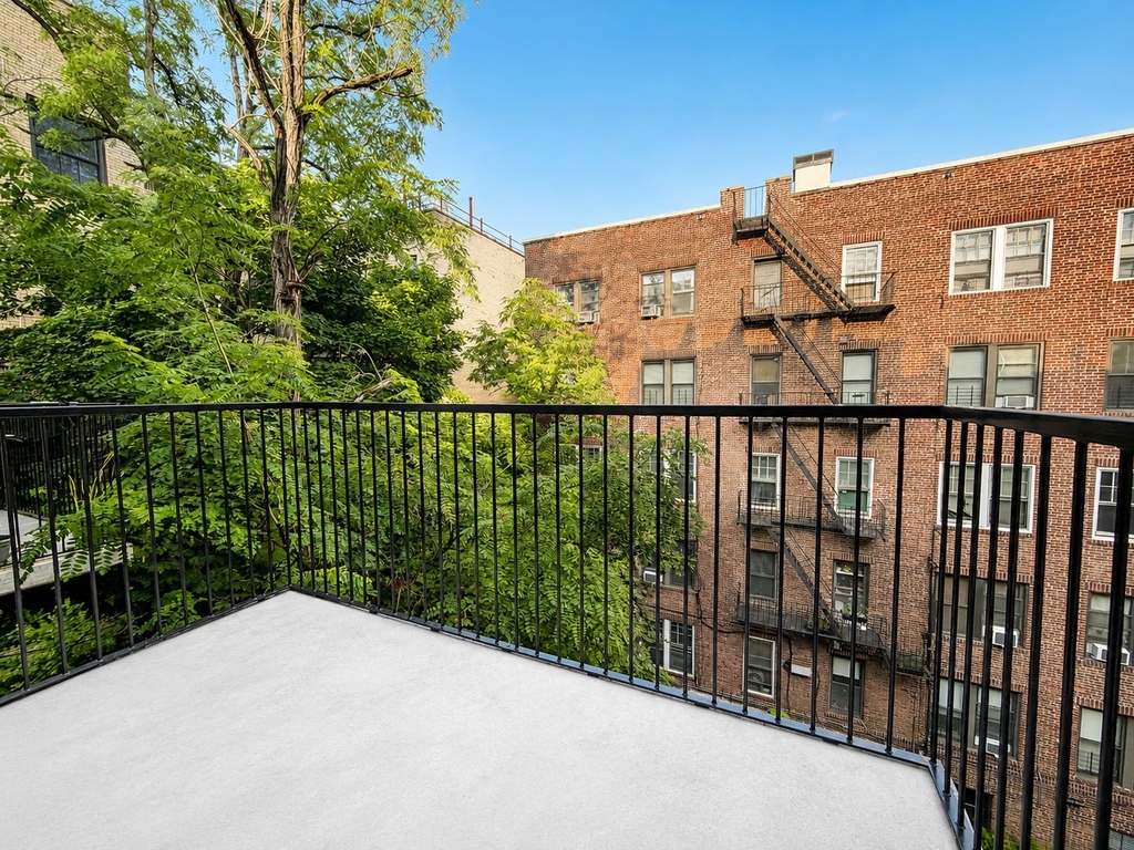 205 Cabrini Boulevard - Photo 8