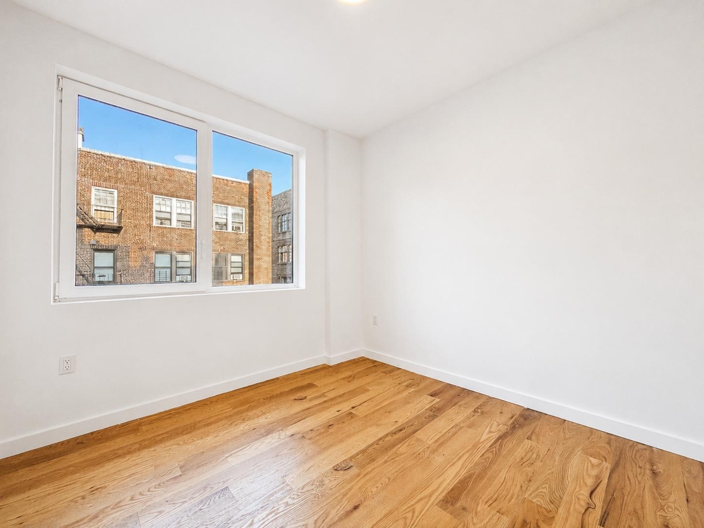 205 Cabrini Boulevard - Photo 5