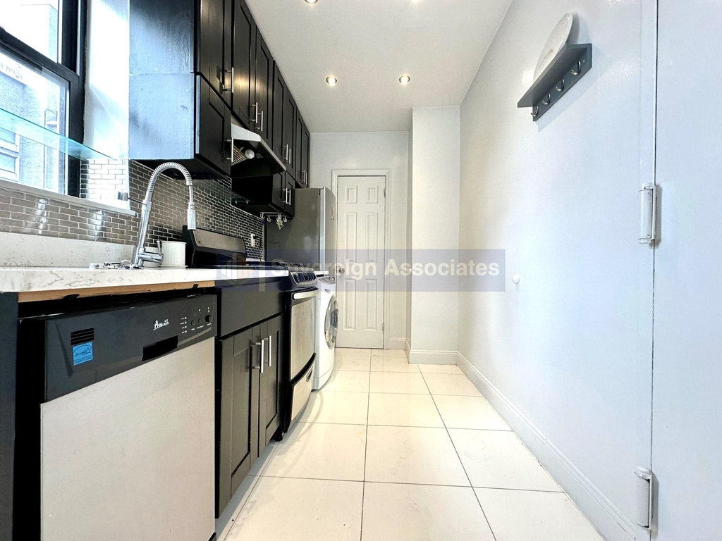 109 West 105th Street - Photo 4