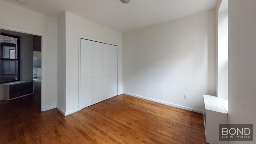 East 85th Street - Photo 7