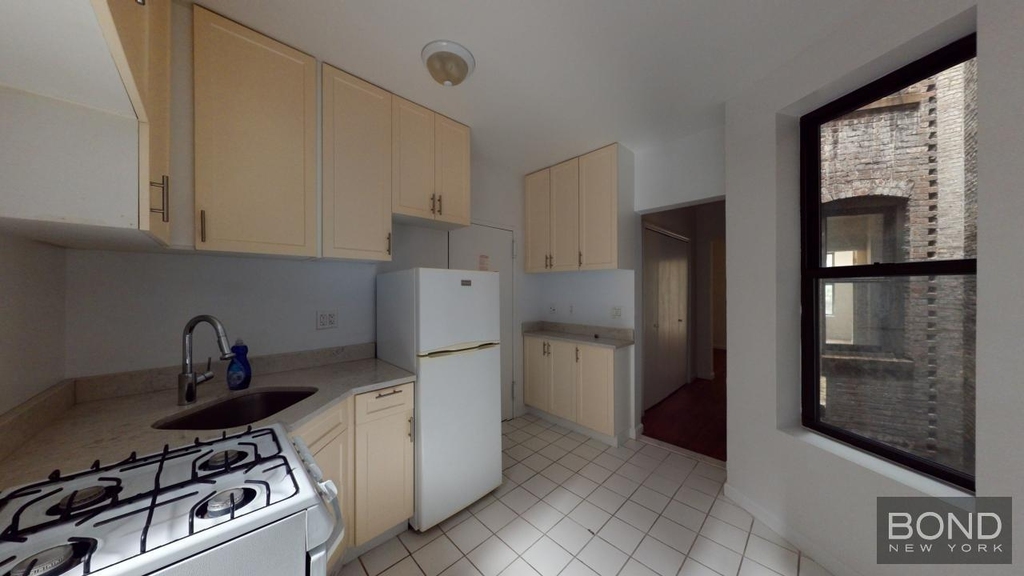 East 85th Street - Photo 2