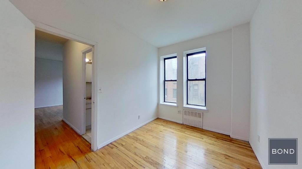East 91 Street - Photo 2
