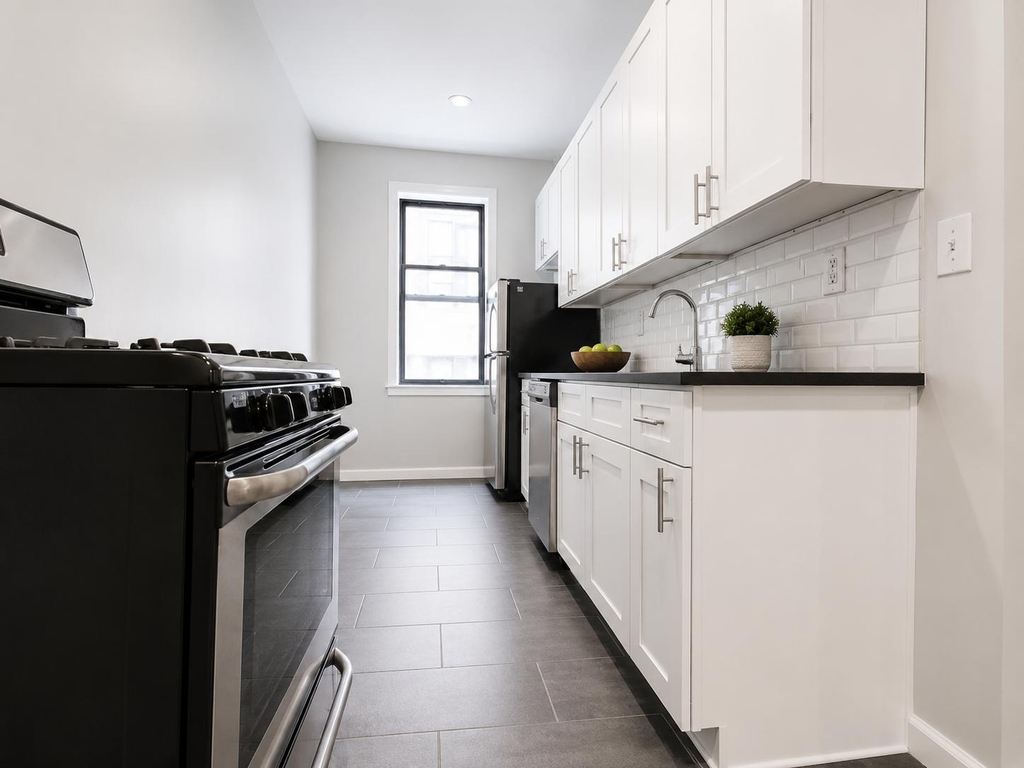 117 Post Avenue - Photo 12