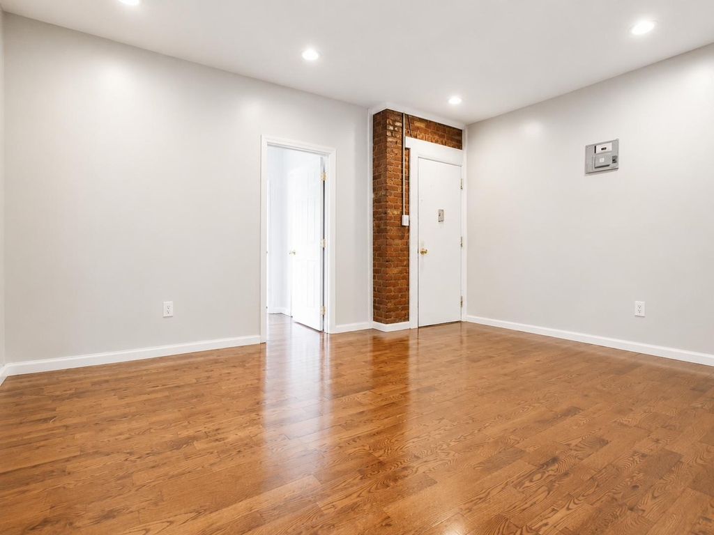 117 Post Avenue - Photo 2