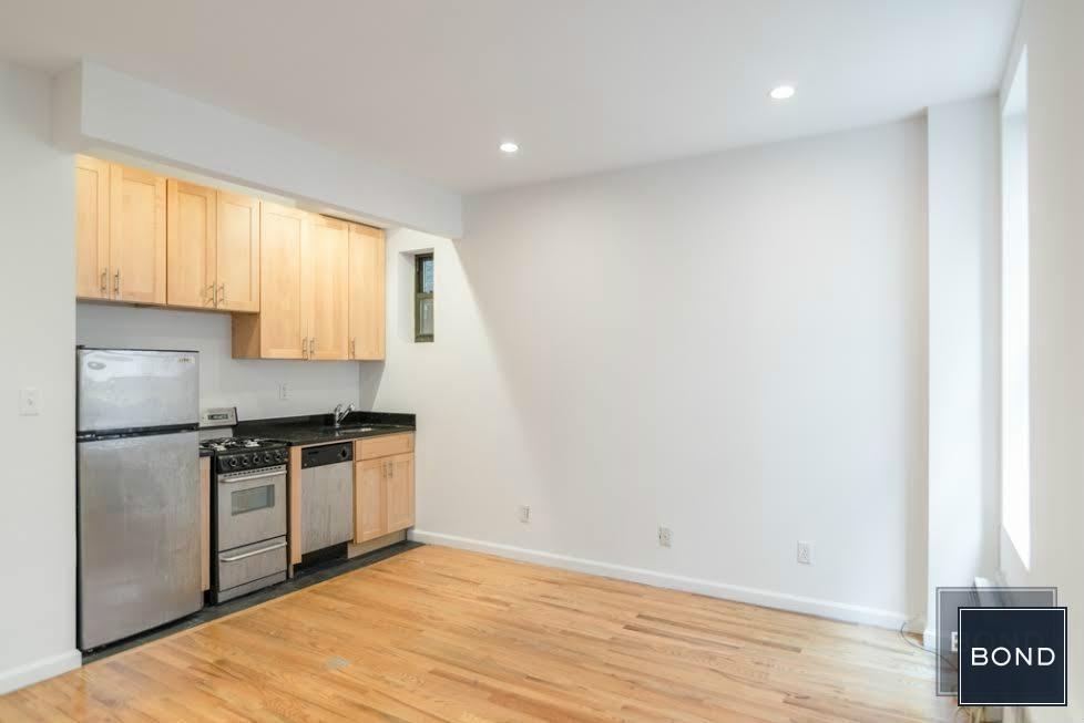 East 87 Street - Photo 2
