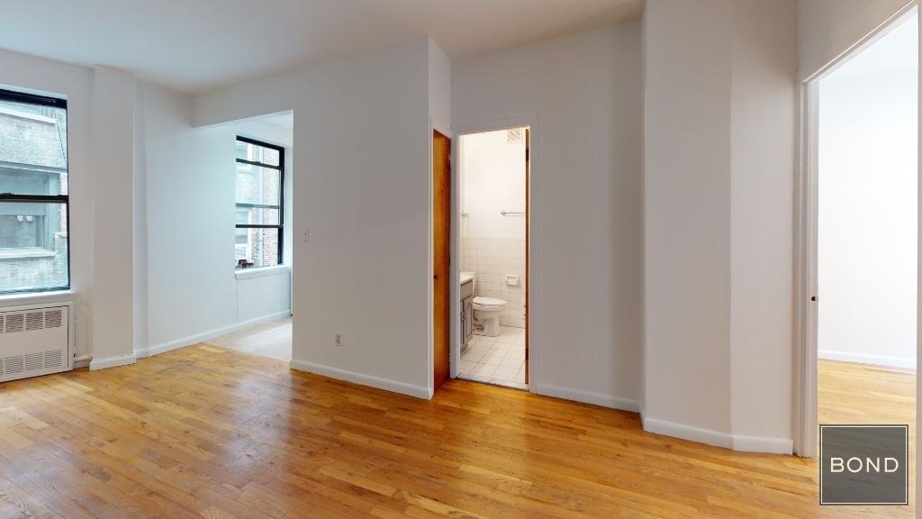 East 65 Street - Photo 6