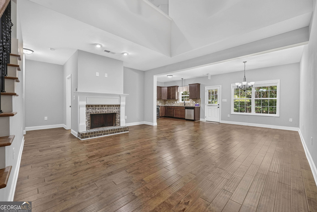 1849 Blackstone Way - Photo 3