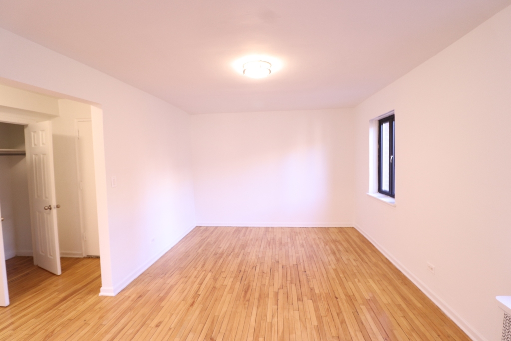 Kew Gardens Hills - Photo 2